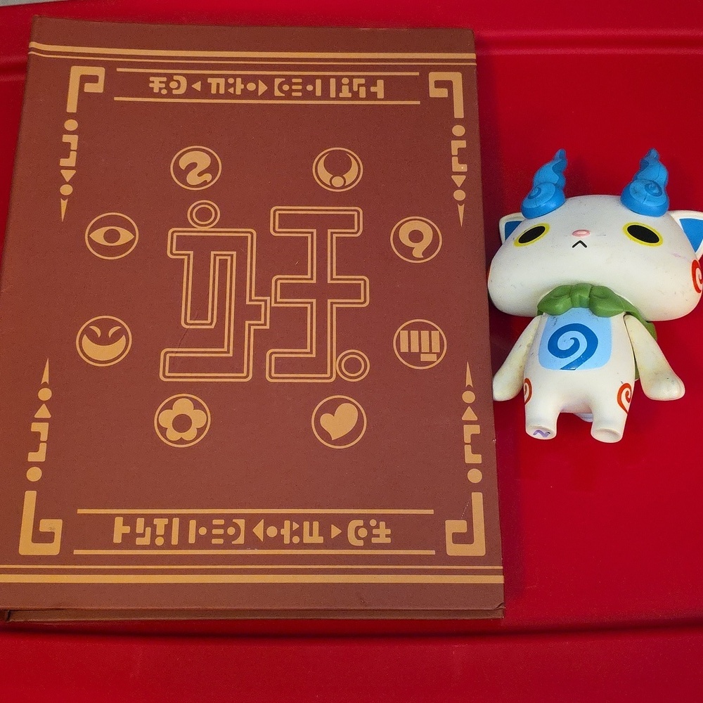 (J20) Hasbro Yokai Yo-kai Watch Medallium Collection Book Album